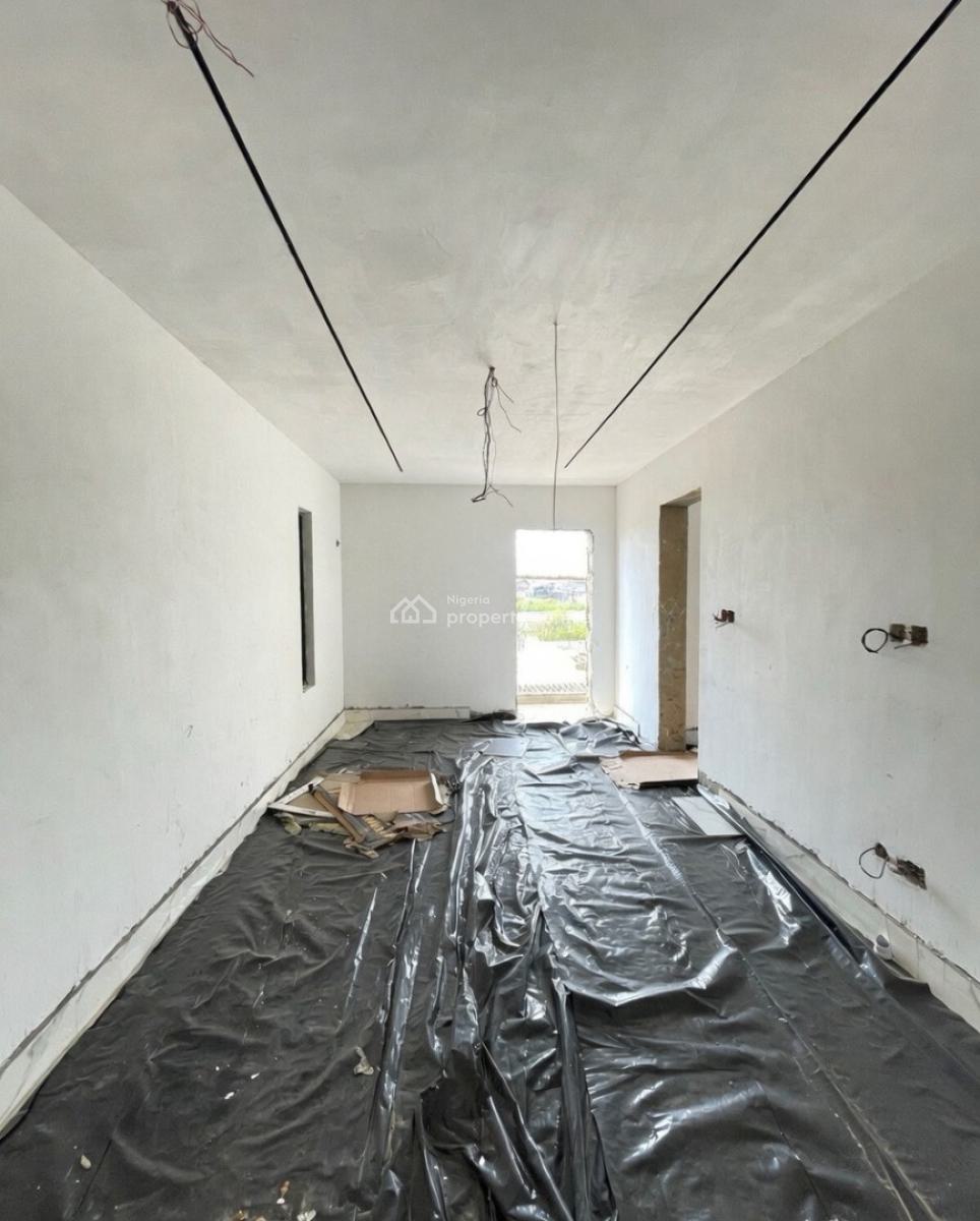 Lovely 2 Bedroom Apartment with Bq, Lekki Phase 1, Lekki, Lagos, Block of Flats for Sale