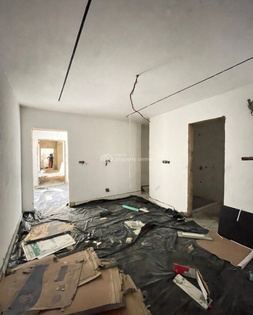 Lovely 2 Bedroom Apartment with Bq, Lekki Phase 1, Lekki, Lagos, Block of Flats for Sale