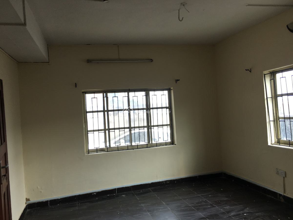 Newly Renovated 3 Bedrooms Flat with Bq, Off Oyedele Oguniyi, Anthony, Maryland, Lagos, Flat / Apartment for Rent