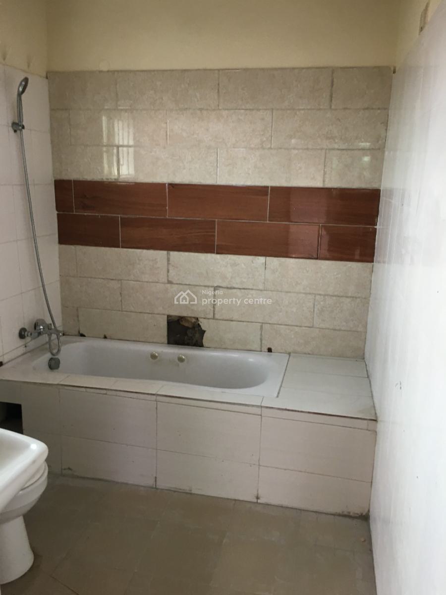 Newly Renovated 3 Bedrooms Flat with Bq, Off Oyedele Oguniyi, Anthony, Maryland, Lagos, Flat / Apartment for Rent