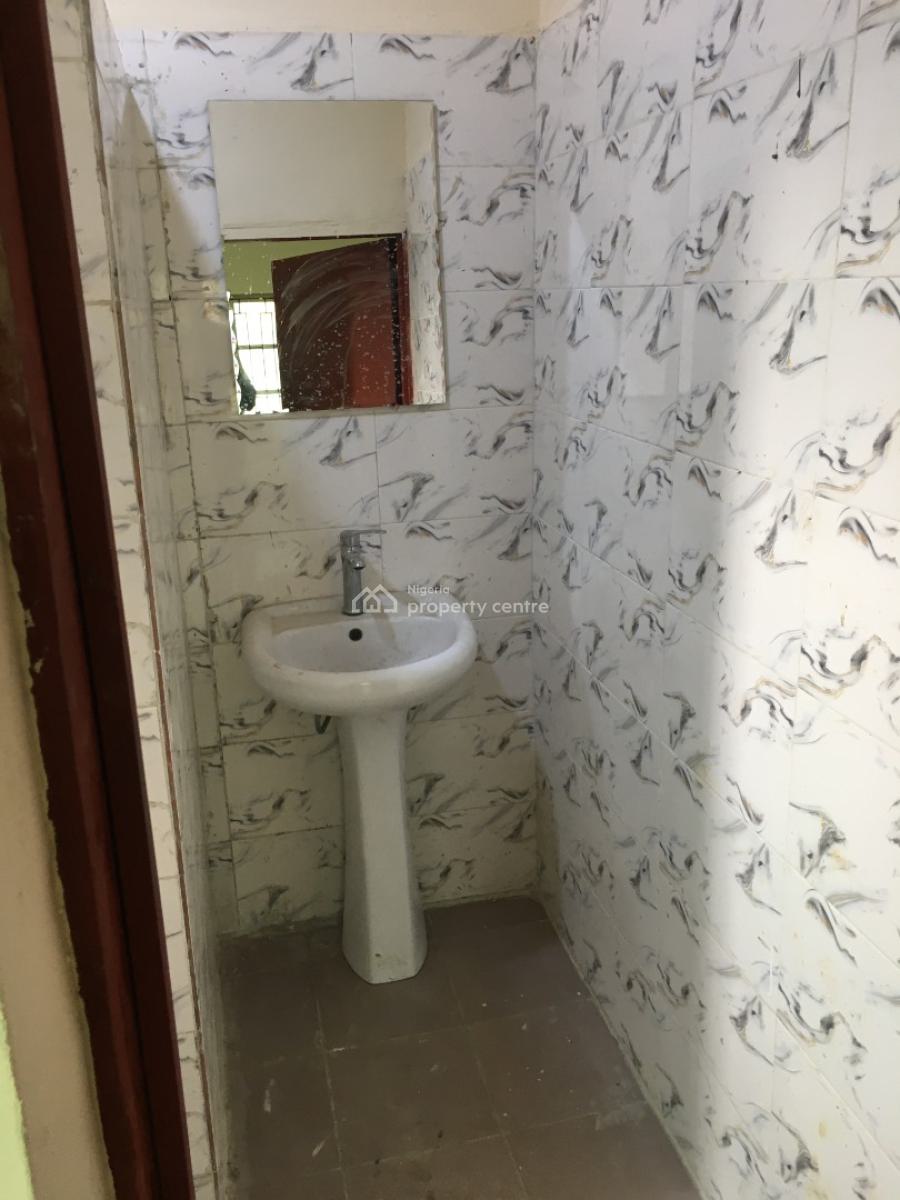 Newly Renovated 3 Bedrooms Flat with Bq, Off Oyedele Oguniyi, Anthony, Maryland, Lagos, Flat / Apartment for Rent