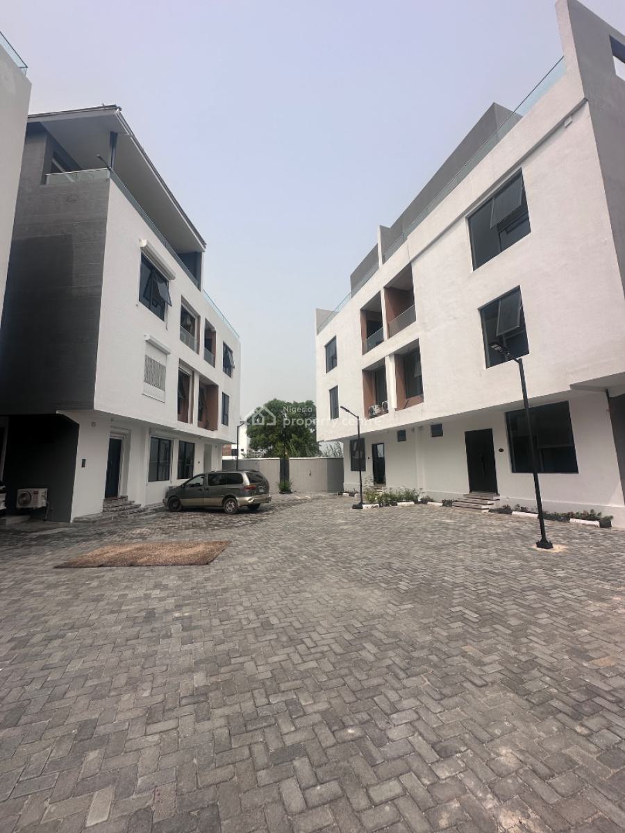 4 Bedroom Masonite with Bq, Off Admiralty Way, Lekki Phase 1, Lekki, Lagos, House for Sale