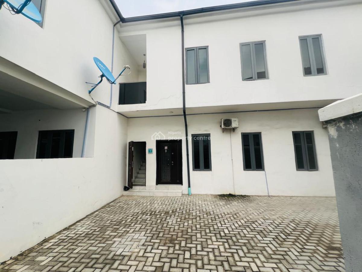 Exquisite 2 Bedroom Apartment Up Flat, Orchid Rd, Lekki Phase 2, Lekki, Lagos, Flat / Apartment for Rent