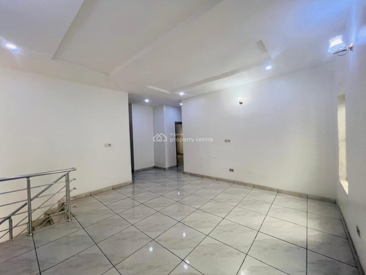 Exquisite 2 Bedroom Apartment Up Flat, Orchid Rd, Lekki Phase 2, Lekki, Lagos, Flat / Apartment for Rent