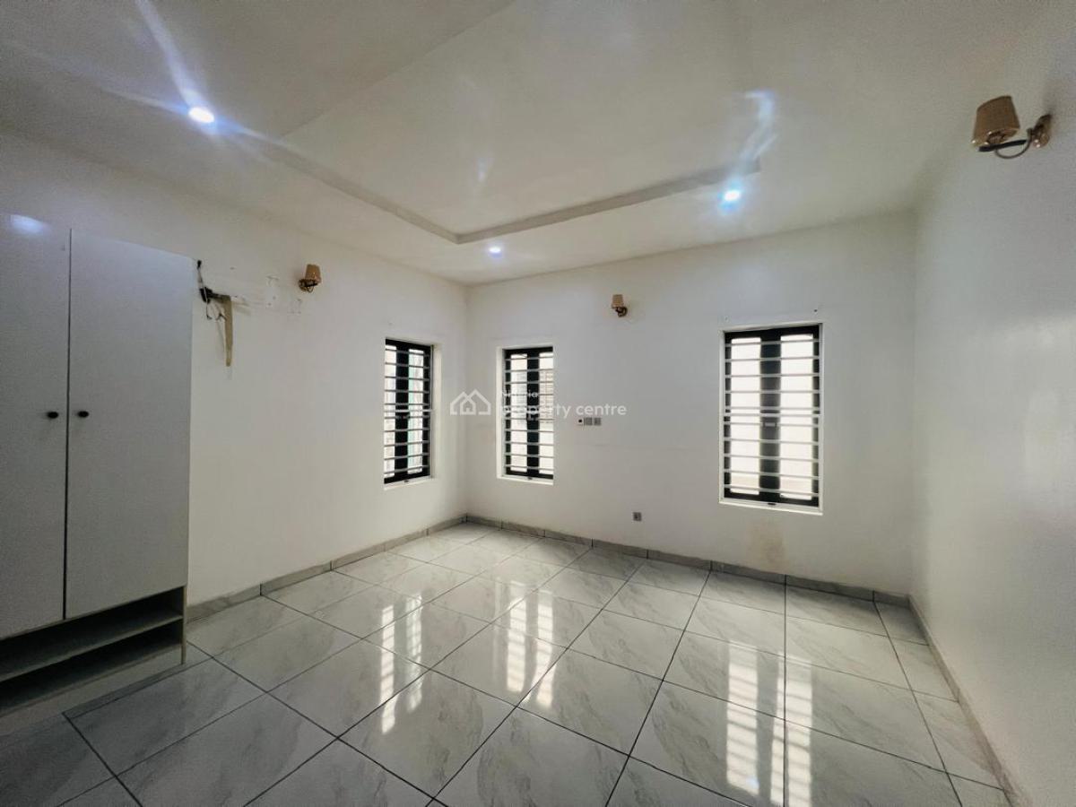 Exquisite 2 Bedroom Apartment Up Flat, Orchid Rd, Lekki Phase 2, Lekki, Lagos, Flat / Apartment for Rent