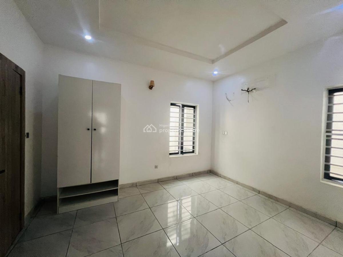 Exquisite 2 Bedroom Apartment Up Flat, Orchid Rd, Lekki Phase 2, Lekki, Lagos, Flat / Apartment for Rent