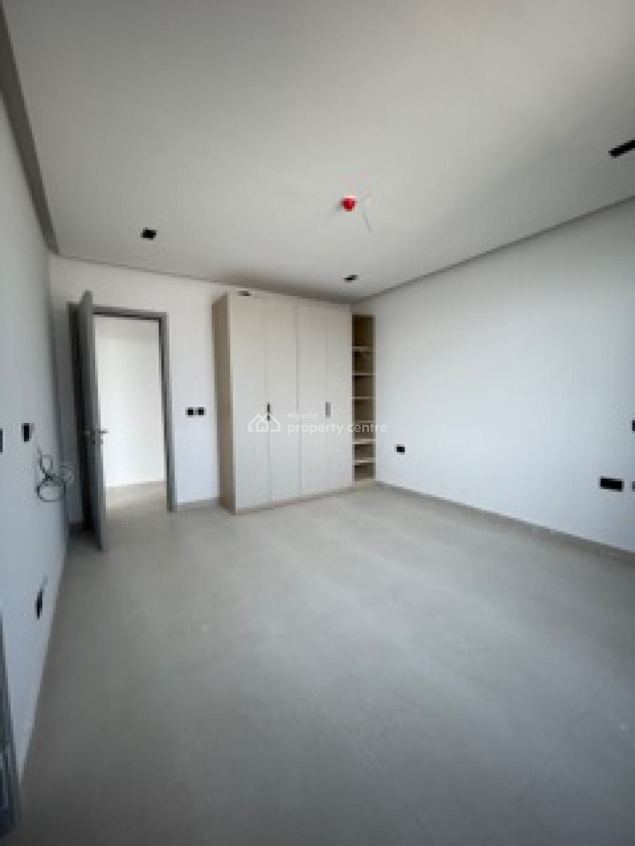 Spacious 2 Bedroom Apartment with Pool, Lekki Phase 1, Lekki, Lagos, Block of Flats for Sale
