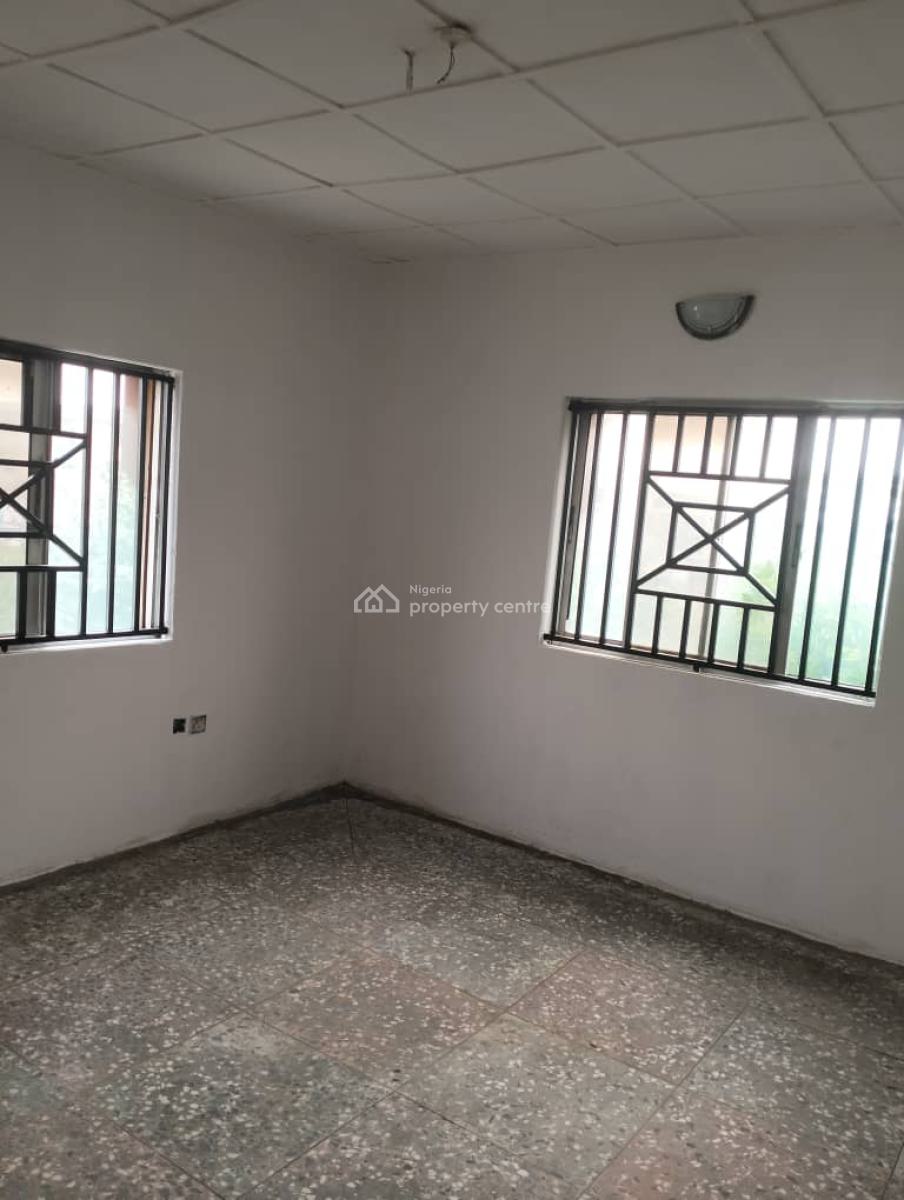 a Commercial Building, Along Lasu Igando Road, Alimosho, Lagos, Warehouse for Rent