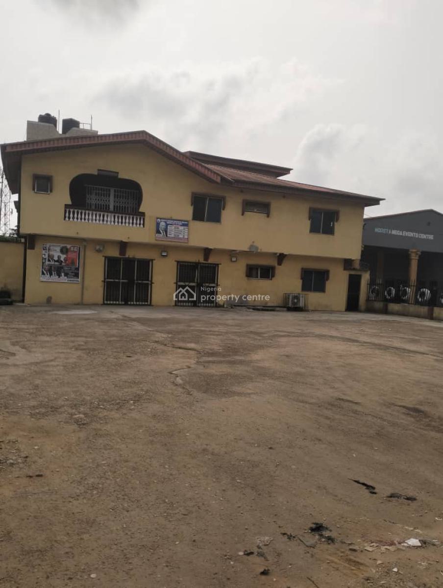 a Commercial Building, Along Lasu Igando Road, Alimosho, Lagos, Warehouse for Rent