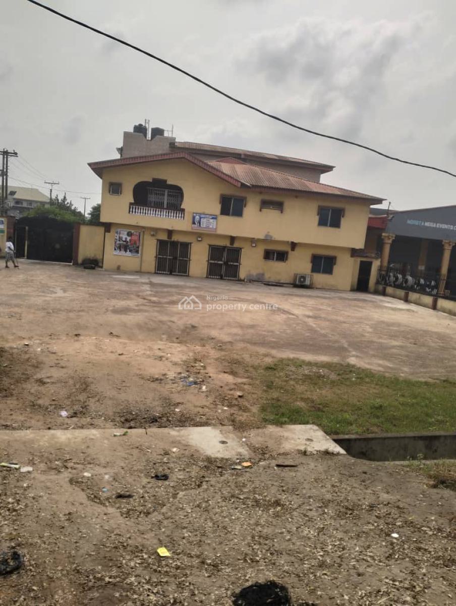 a Commercial Building, Along Lasu Igando Road, Alimosho, Lagos, Warehouse for Rent