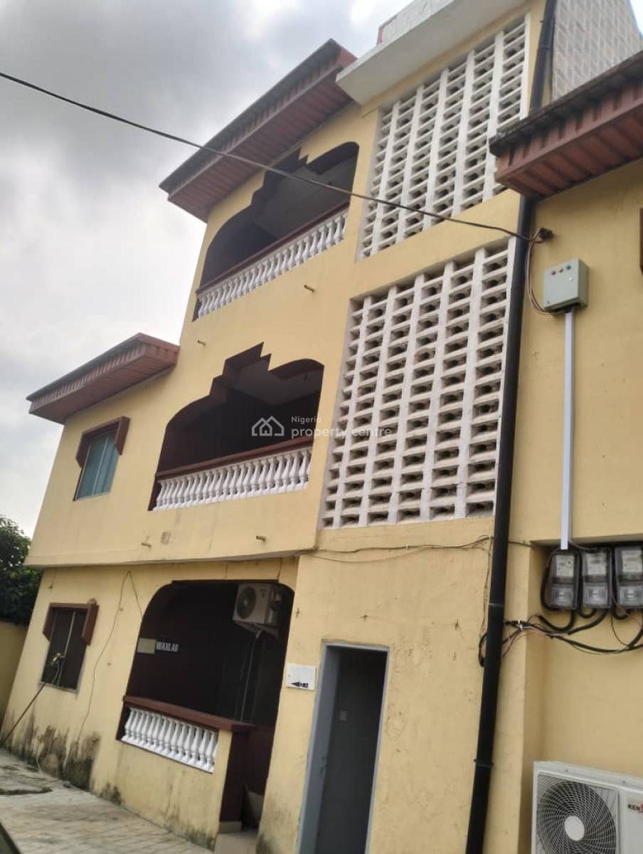 a Commercial Building, Along Lasu Igando Road, Alimosho, Lagos, Warehouse for Rent