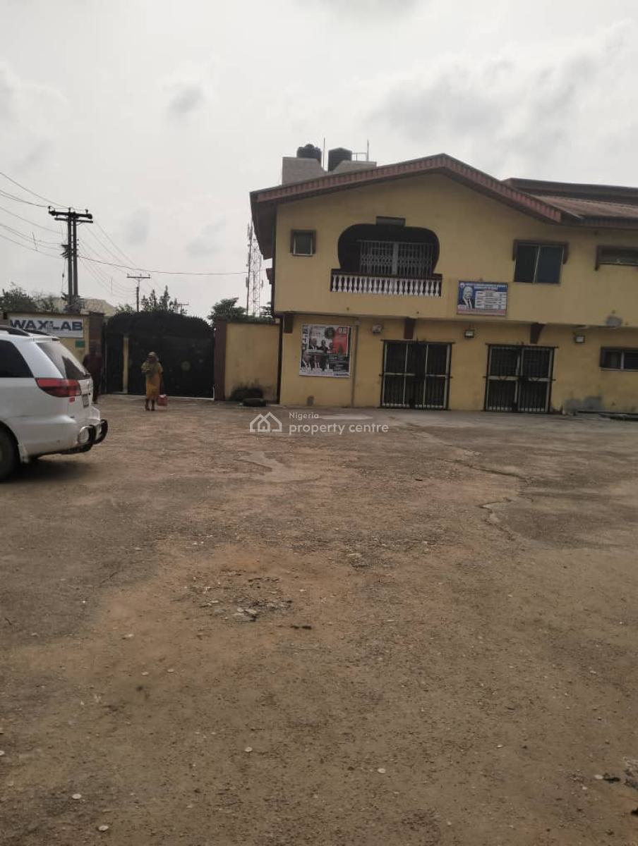 a Commercial Building, Along Lasu Igando Road, Alimosho, Lagos, Warehouse for Rent