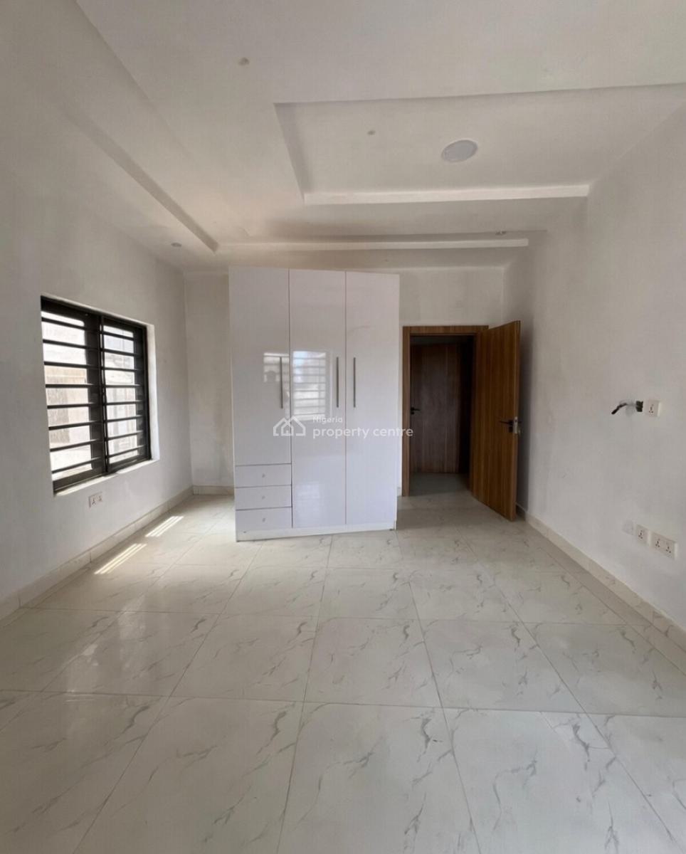 Lovely 2 Bedroom Apartment with Bq, Lekki Phase 1, Lekki Phase 1, Lekki, Lagos, Block of Flats for Sale