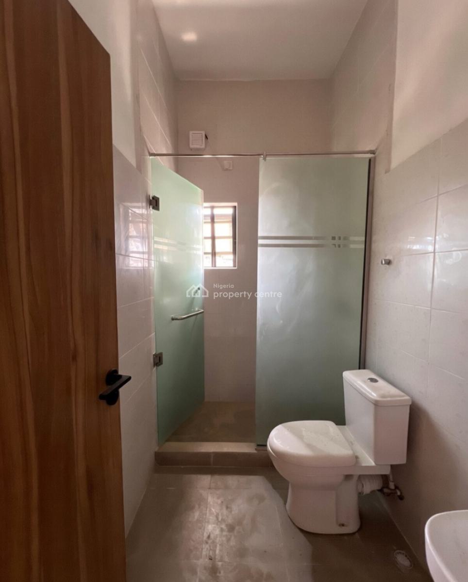 Lovely 2 Bedroom Apartment with Bq, Lekki Phase 1, Lekki Phase 1, Lekki, Lagos, Block of Flats for Sale