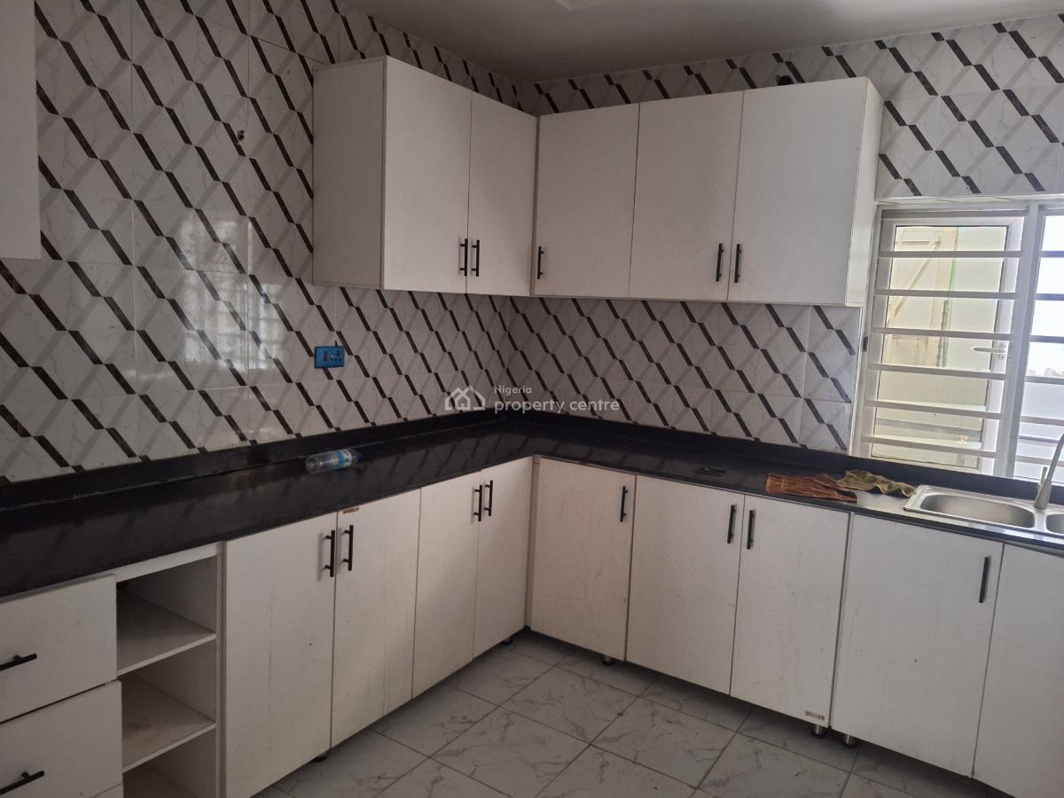 Spacious 3 Bedroom Pent Flats, Lekan Carena Avenue Fidiso Estate, Sangotedo, Ajah, Lagos, Flat / Apartment for Sale