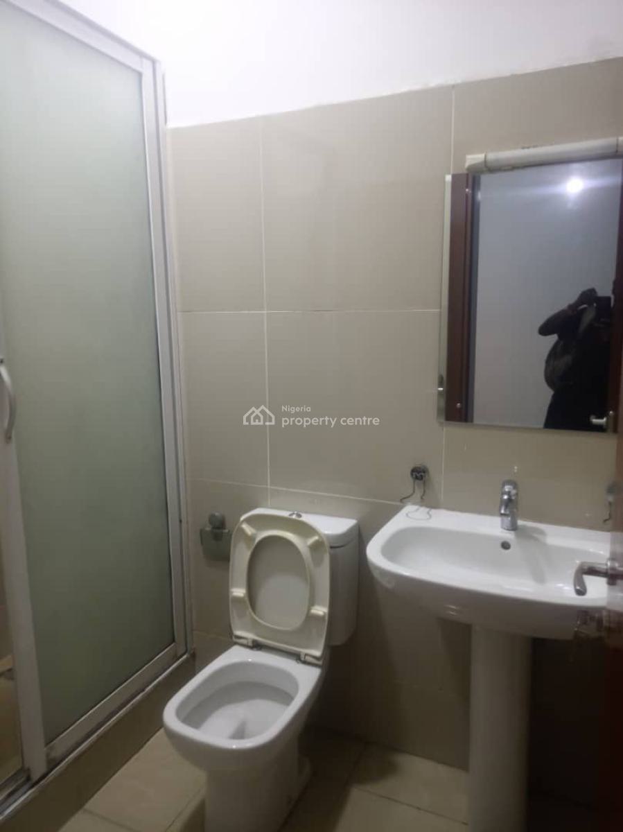 Nice 3-bedroom Flat with Bq, Lekki Phase 1, Lekki, Lagos, Flat / Apartment for Rent