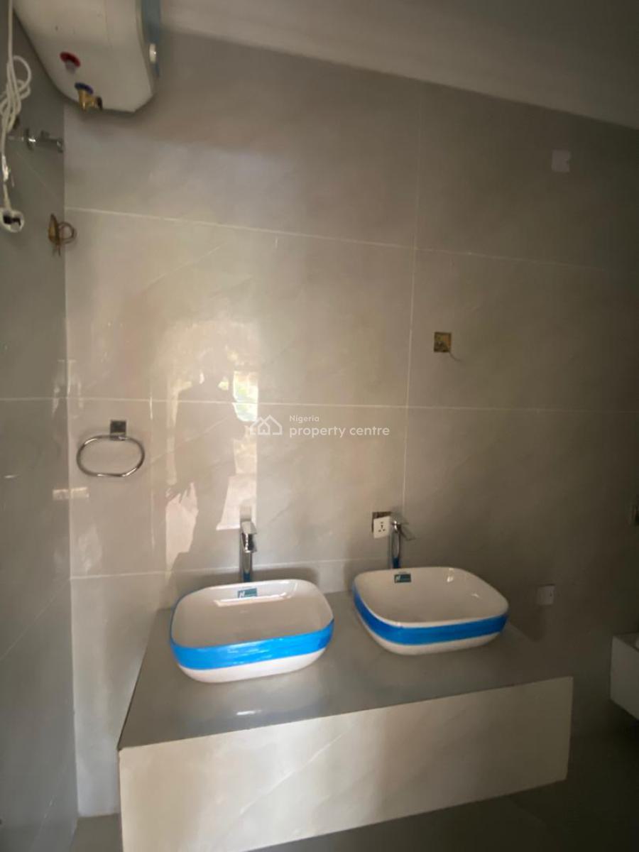 Modern 3-bedroom Flat with Bq, Lekki Phase 1, Lekki, Lagos, Flat / Apartment for Rent