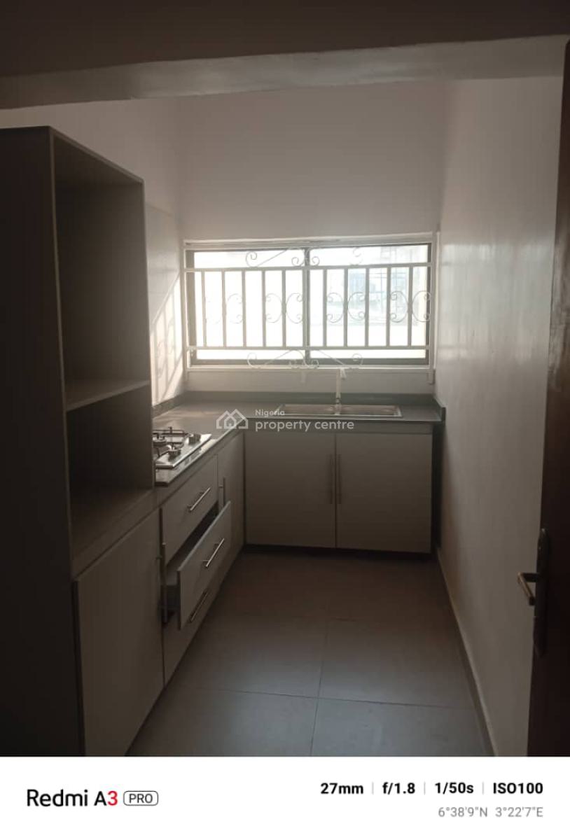 Spacious 2-bedroom Flat, Omole Phase 2, Ikeja, Lagos, Flat / Apartment for Rent