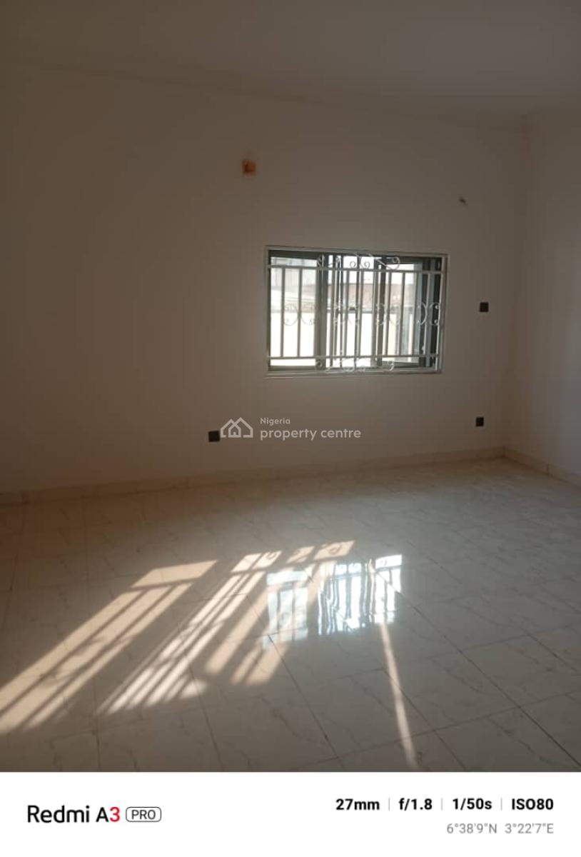 Spacious 2-bedroom Flat, Omole Phase 2, Ikeja, Lagos, Flat / Apartment for Rent