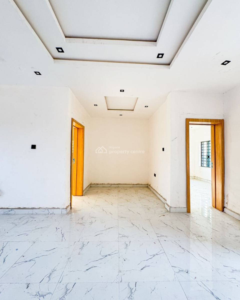 Lovely 2 Bedroom with Both Open & Close Plan Kitchen, Yaba, Yaba, Lagos, Flat / Apartment for Sale