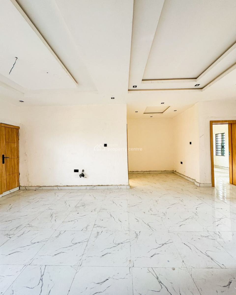 Lovely 2 Bedroom with Both Open & Close Plan Kitchen, Yaba, Yaba, Lagos, Flat / Apartment for Sale