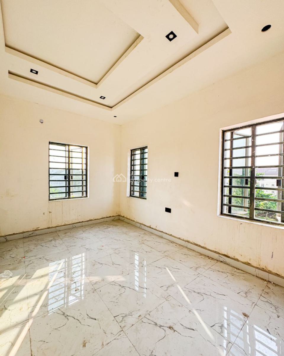 Lovely 2 Bedroom with Both Open & Close Plan Kitchen, Yaba, Yaba, Lagos, Flat / Apartment for Sale