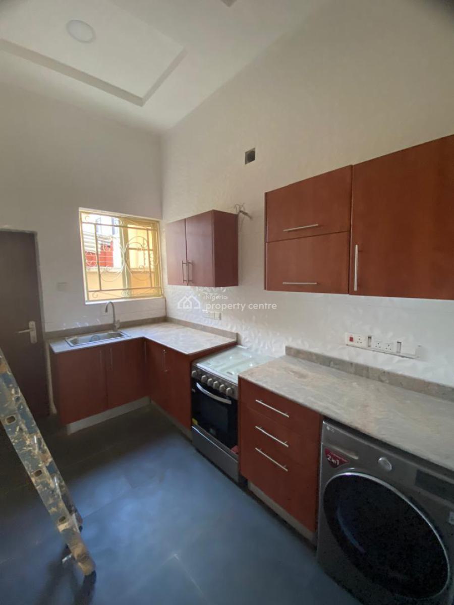 Modern 2 & 3-bedroom Flats, Lekki Phase 1, Lekki, Lagos, Flat / Apartment for Rent