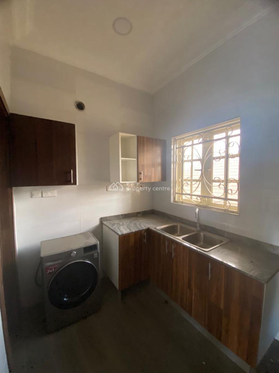 Modern 2 & 3-bedroom Flats, Lekki Phase 1, Lekki, Lagos, Flat / Apartment for Rent