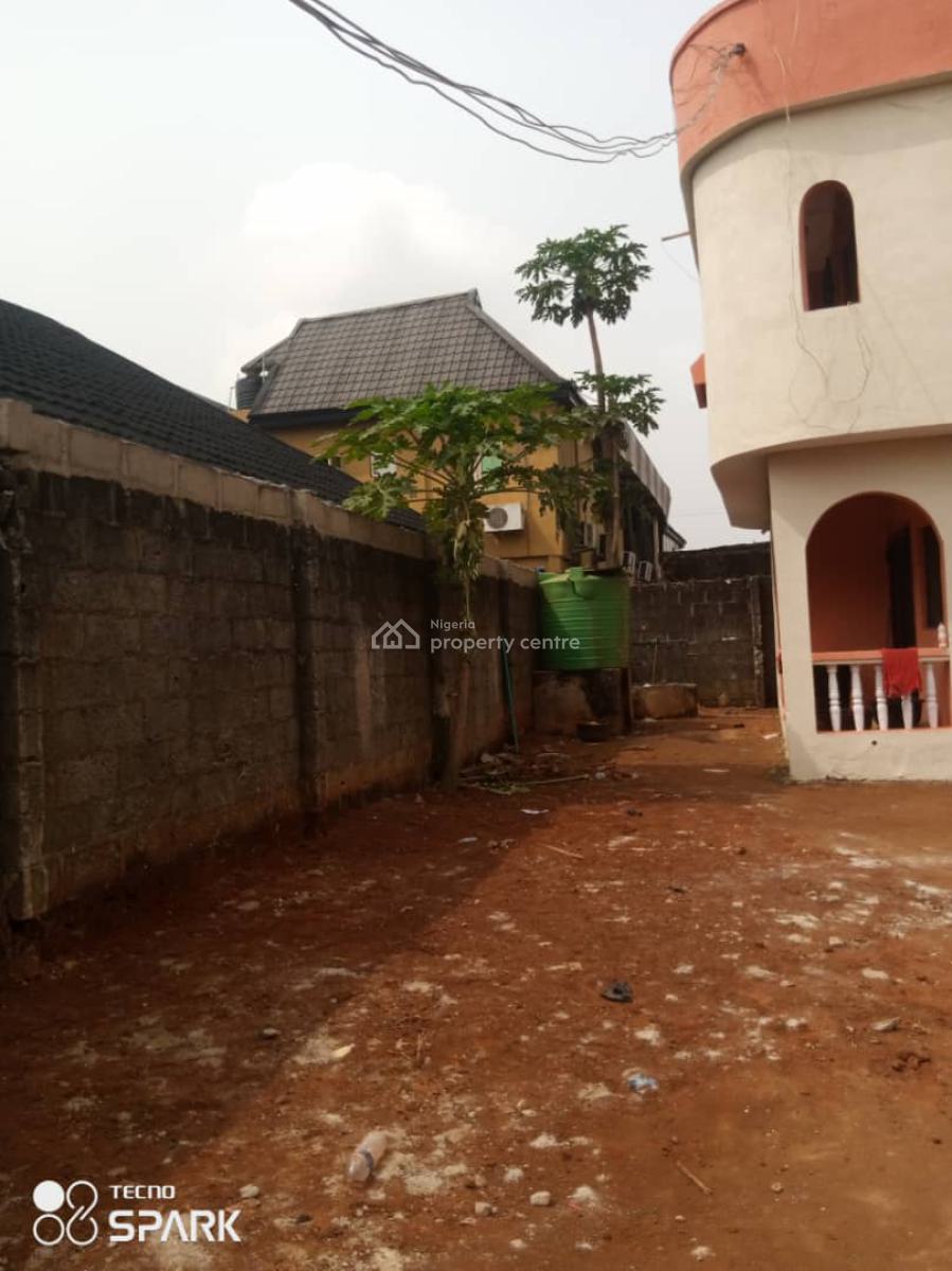 a Block of Flats Consistn of 3bed,, 2sets of Mini, Igando, Alimosho, Lagos, Block of Flats for Sale