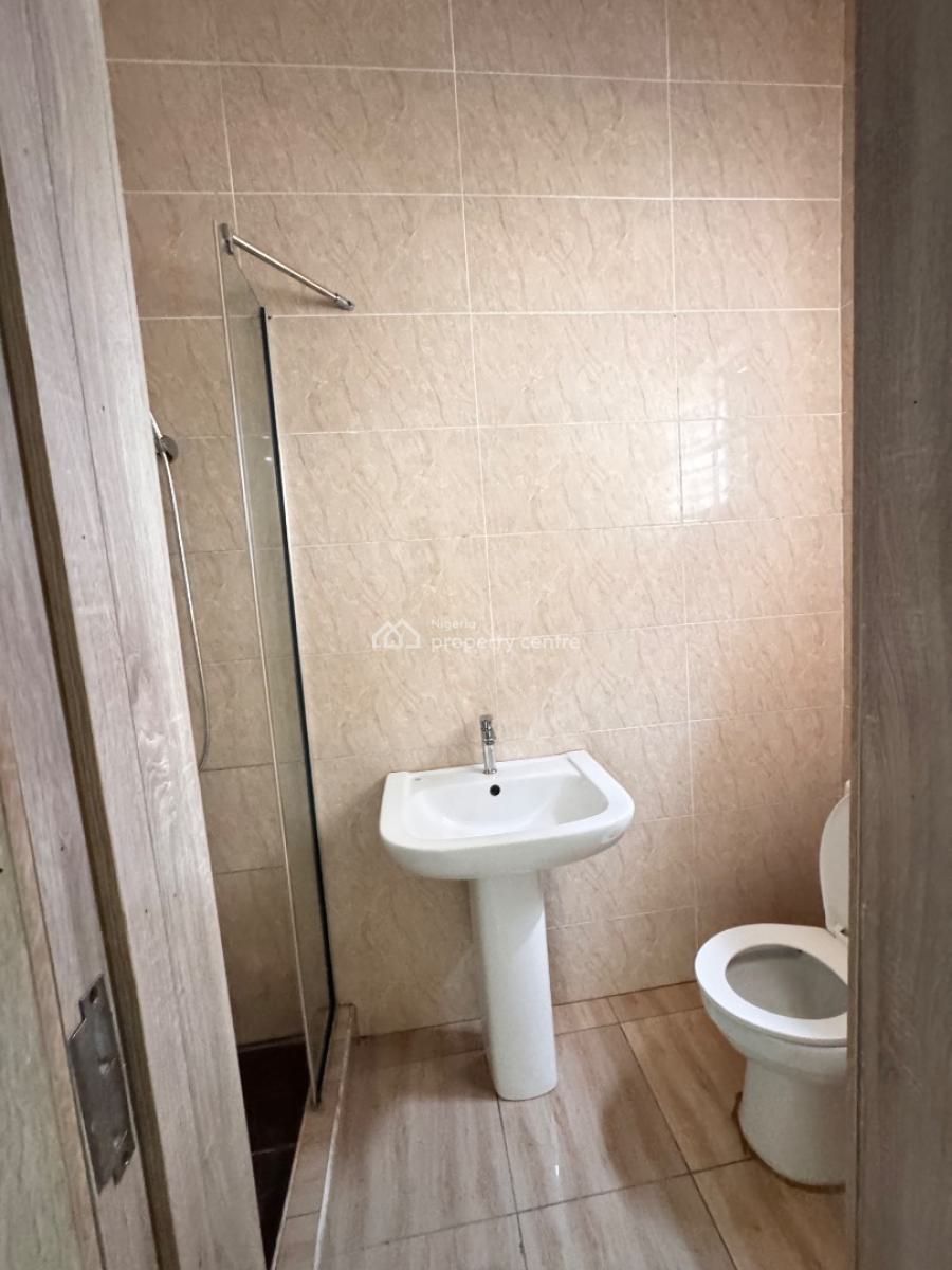 Service Luxury 2 Bedroom Apartment  Available Spacious Room with Gym, Orchid Road Lekki, Lekki, Lagos, Terraced Duplex for Rent