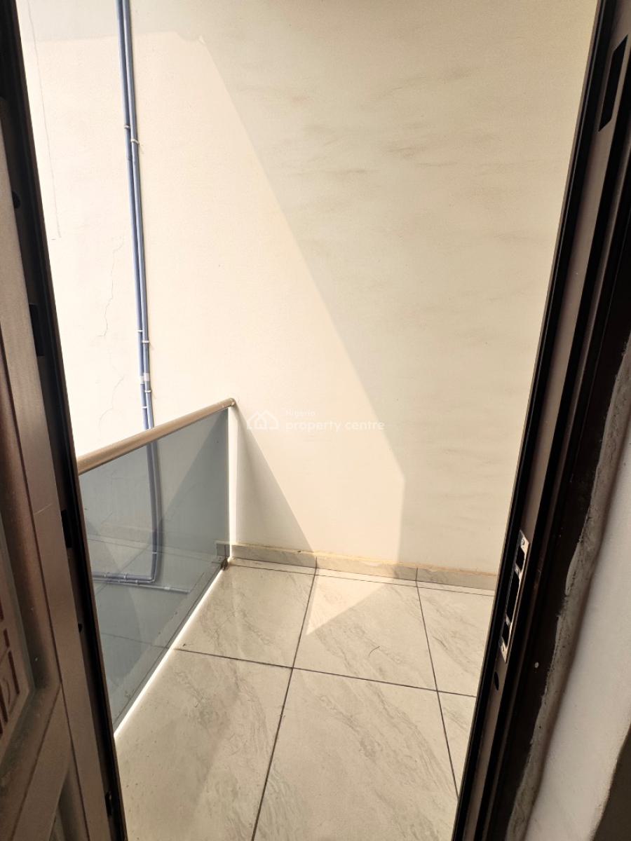 Service Luxury 2 Bedroom Apartment  Available Spacious Room with Gym, Orchid Road Lekki, Lekki, Lagos, Terraced Duplex for Rent