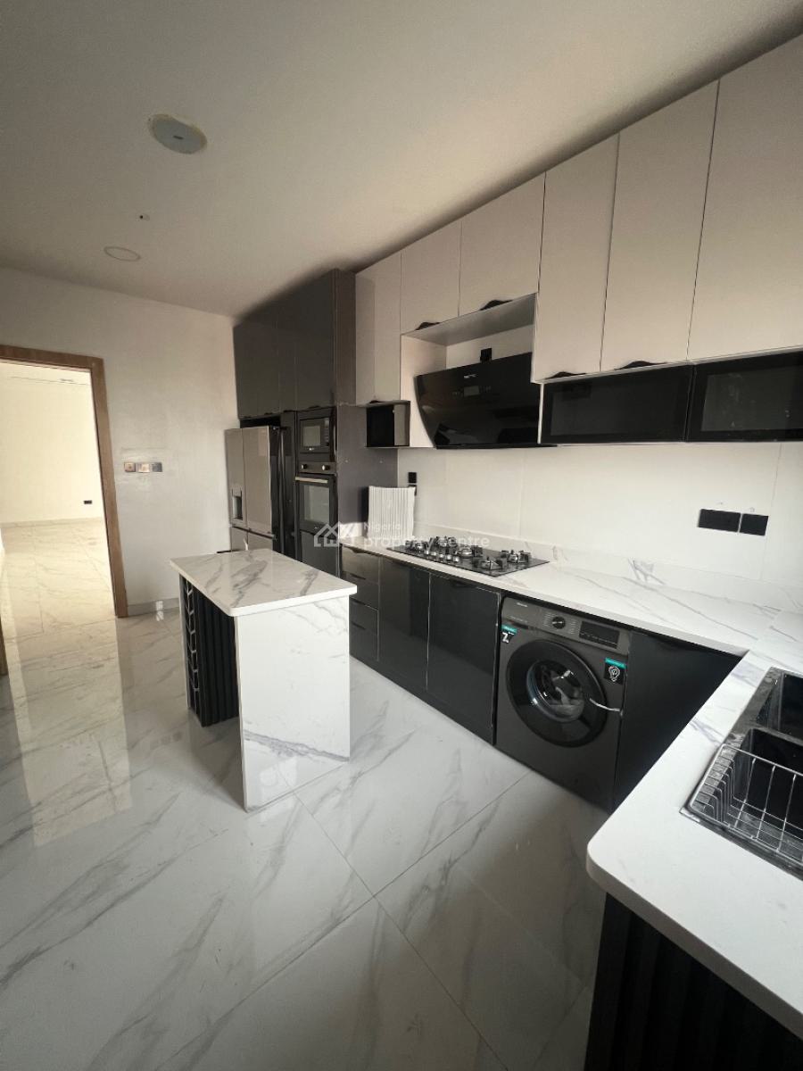 2 Bedrooms, Freedom Way, Lekki Phase 1, Lekki, Lagos, Flat / Apartment for Sale