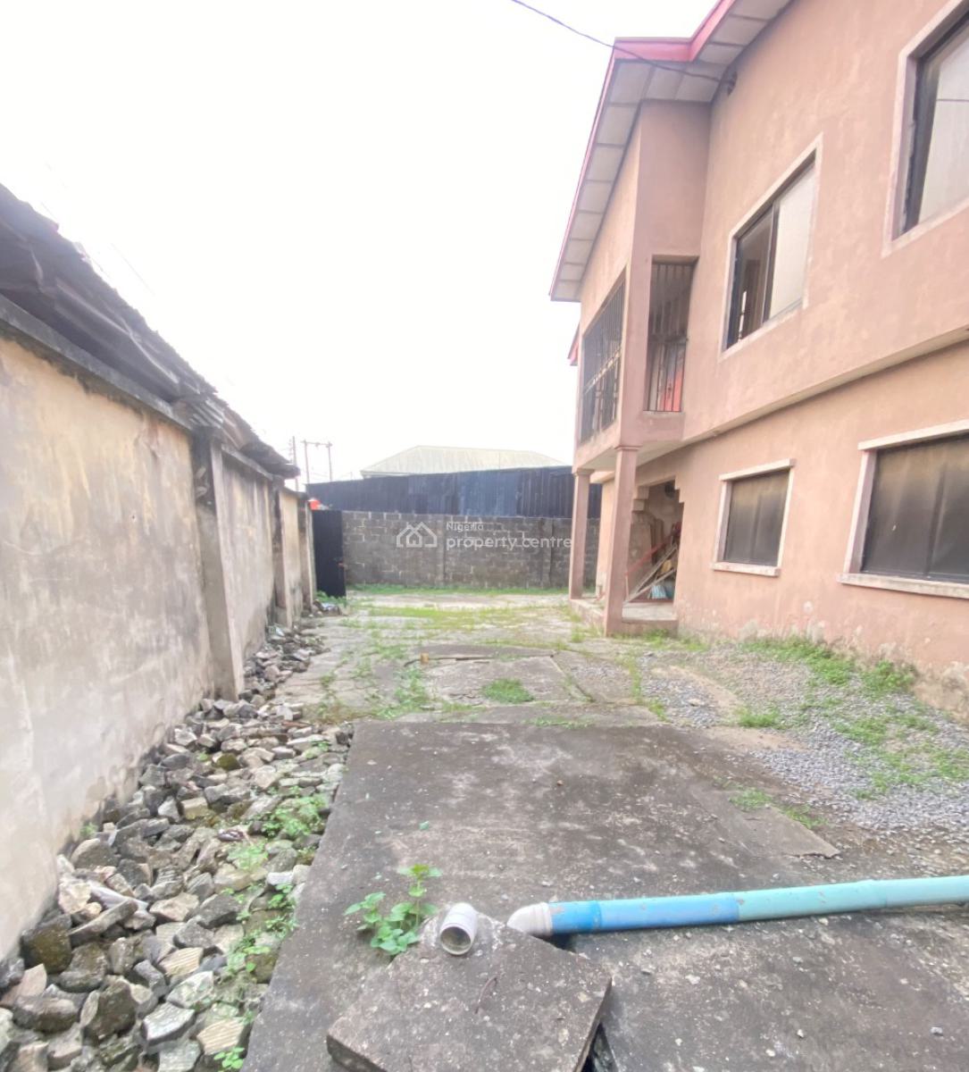 Commercial Old 6bedroom House Directly Facing Eputu/awoyaya Major Road, Directly Facing The Tarred Road, Eputu, Ibeju Lekki, Lagos, Detached Duplex for Sale