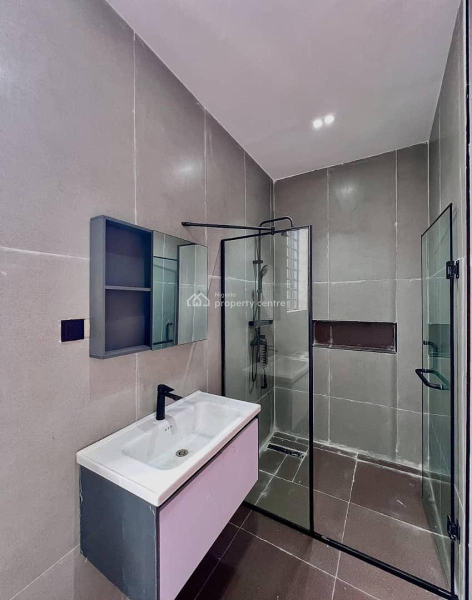 Gorgeous 5 Bedroom Duplex with a Bq in a Secured Vicinity, Lekki Phase 1, Lekki, Lagos, House for Sale