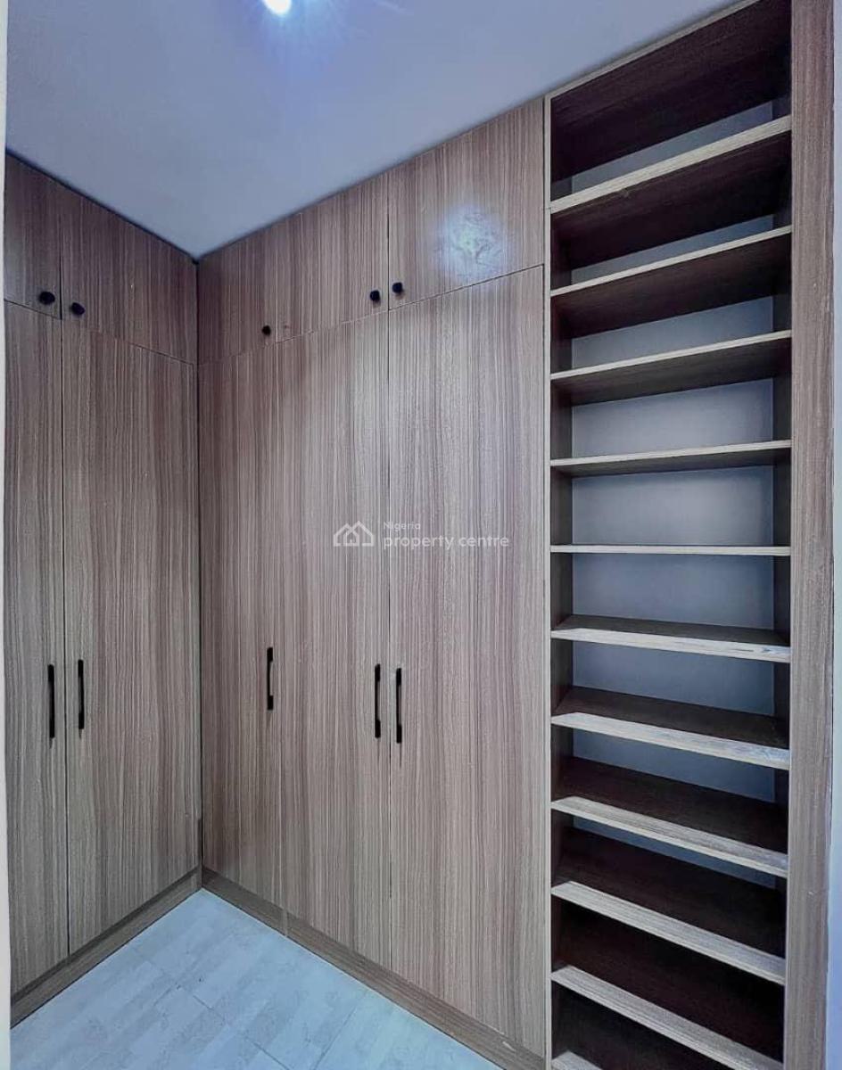 Gorgeous 5 Bedroom Duplex with a Bq in a Secured Vicinity, Lekki Phase 1, Lekki, Lagos, House for Sale