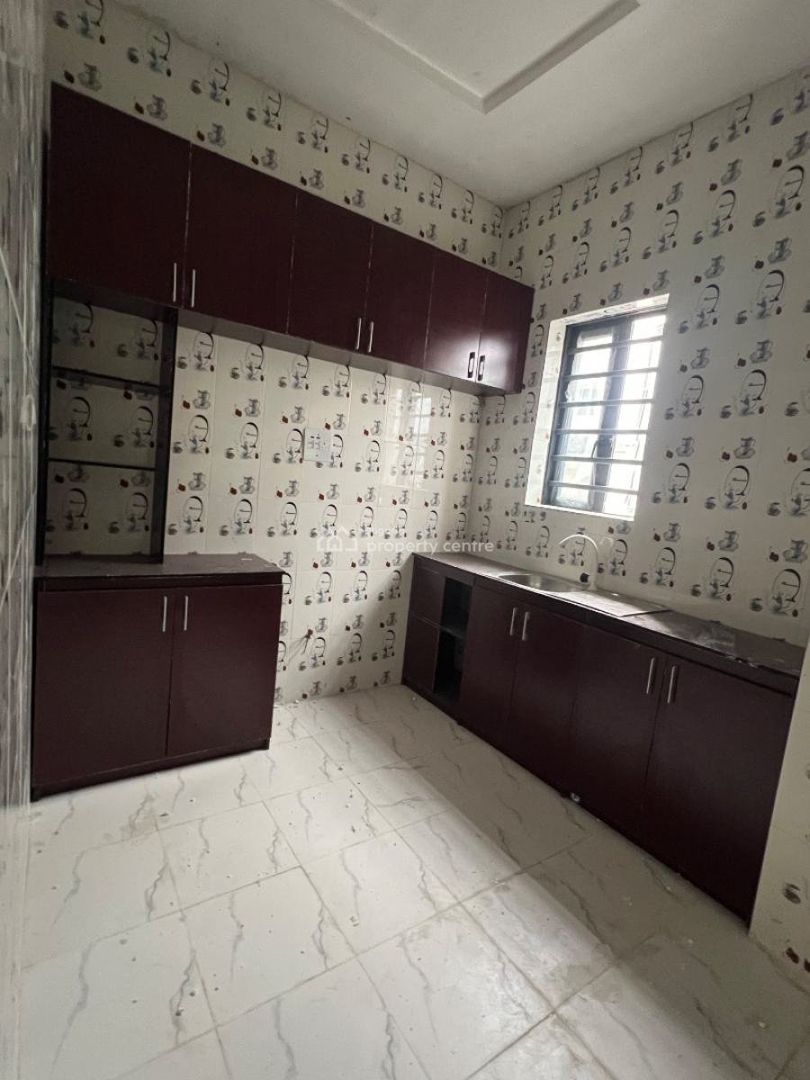 Massive 2 Bedroom Flat Upstairs, Gra, Ibeju Lekki, Lagos, Flat / Apartment for Rent