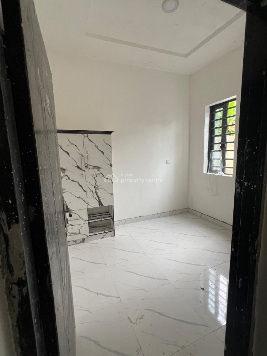 Massive 2 Bedroom Flat Upstairs, Gra, Ibeju Lekki, Lagos, Flat / Apartment for Rent