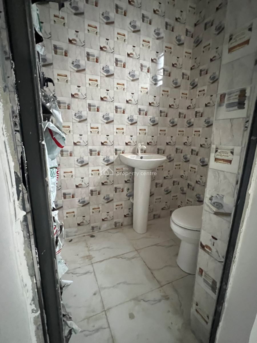 Massive 2 Bedroom Flat Upstairs, Gra, Ibeju Lekki, Lagos, Flat / Apartment for Rent