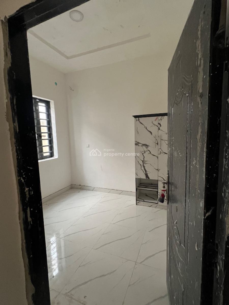 Massive 2 Bedroom Flat Upstairs, Gra, Ibeju Lekki, Lagos, Flat / Apartment for Rent