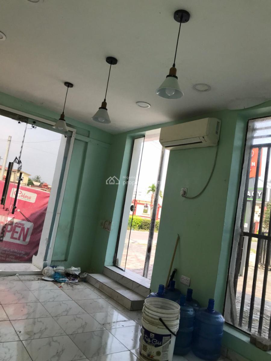 Very Standard Portable Shop Facing The Road, Off Admiralty Way, Lekki Phase 1, Lekki, Lagos, Shop for Rent