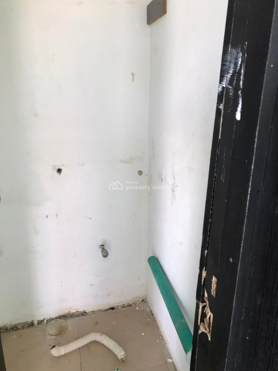 Very Standard Portable Shop Facing The Road, Off Admiralty Way, Lekki Phase 1, Lekki, Lagos, Shop for Rent