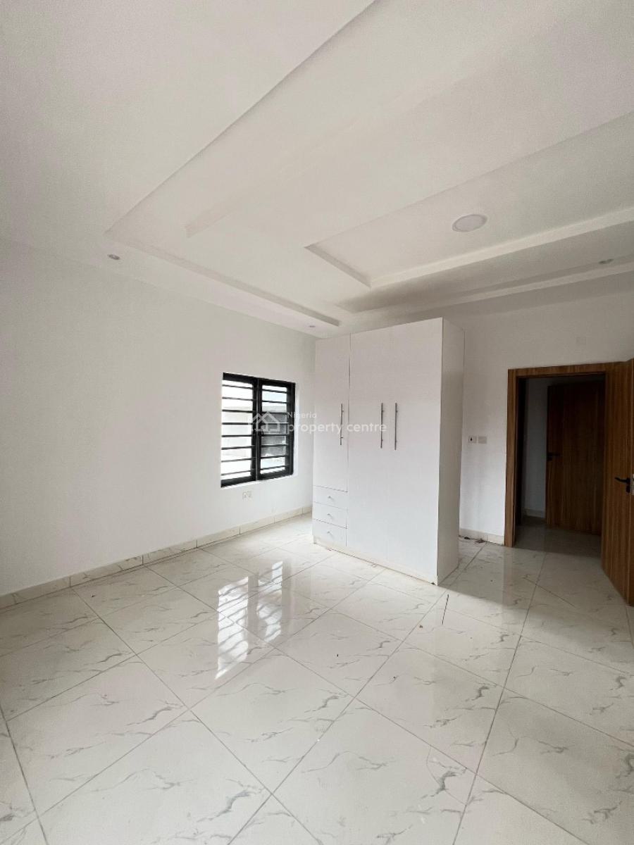 Contemporary 2 Bedroom with Elevator, Lekki Phase 1, Lekki, Lagos, Flat / Apartment for Sale
