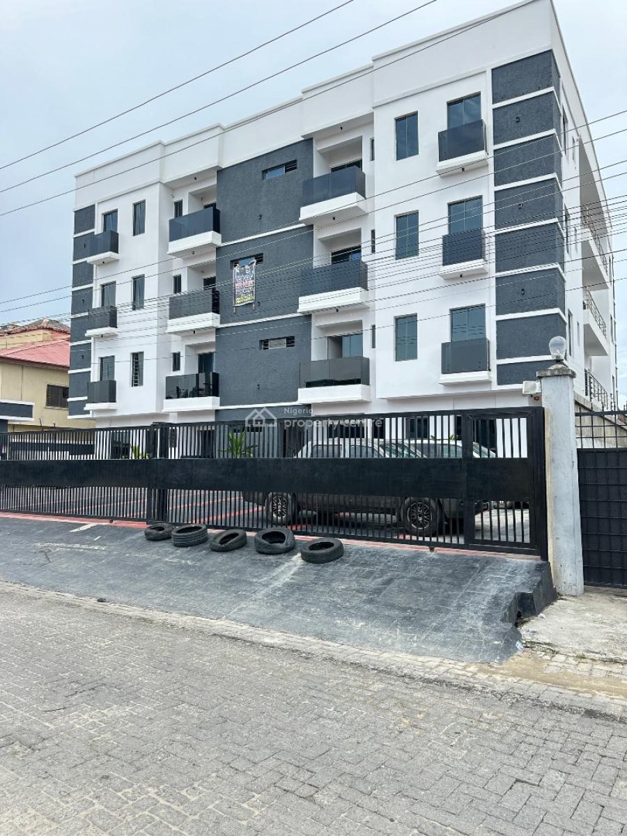 Spacious 2 Bedroom Apartment with an Elevator., Lekki Phase 1, Lekki, Lagos, Flat / Apartment for Sale