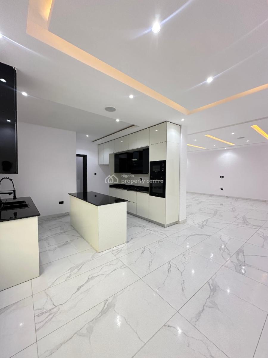 Spacious 2 Bedroom Apartment with an Elevator., Lekki Phase 1, Lekki, Lagos, Flat / Apartment for Sale