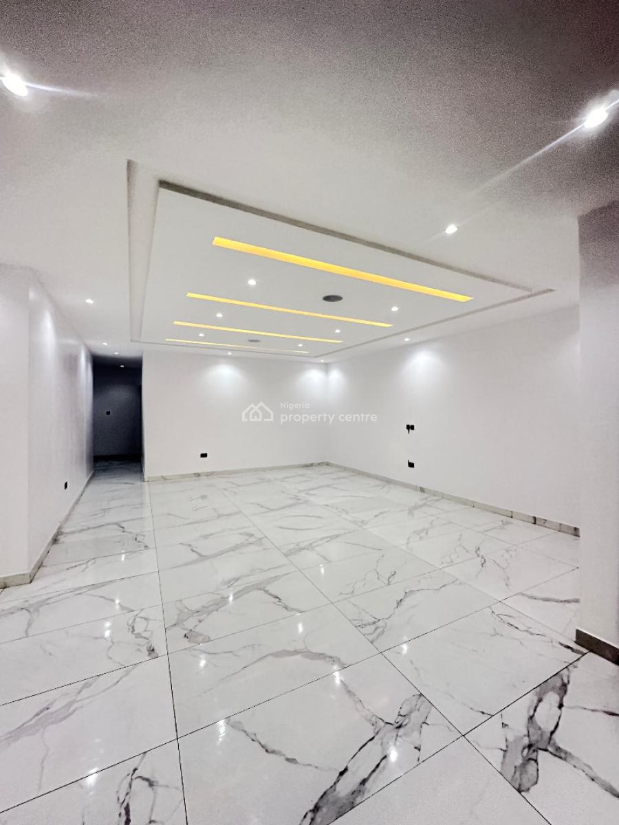 Spacious 2 Bedroom Apartment with an Elevator., Lekki Phase 1, Lekki, Lagos, Flat / Apartment for Sale