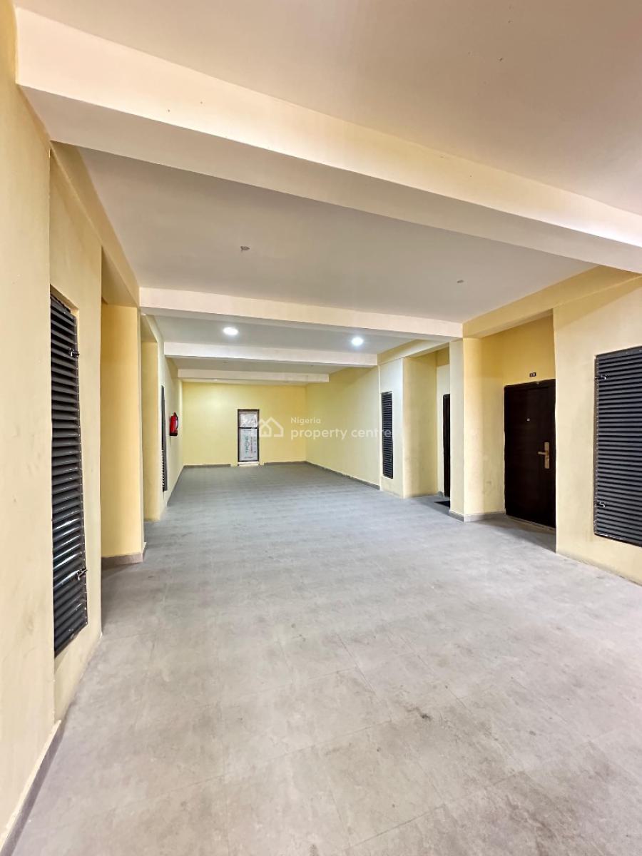 Spacious 2 Bedroom Apartment with  Pool, Elevator and Gym, Lekki Phase 1, Lekki, Lagos, Flat / Apartment for Sale