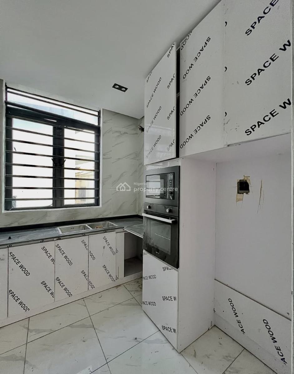 Spacious Fully Serviced 3 Bedroom Apartment, Ologolo, Lekki, Lagos, Block of Flats for Sale