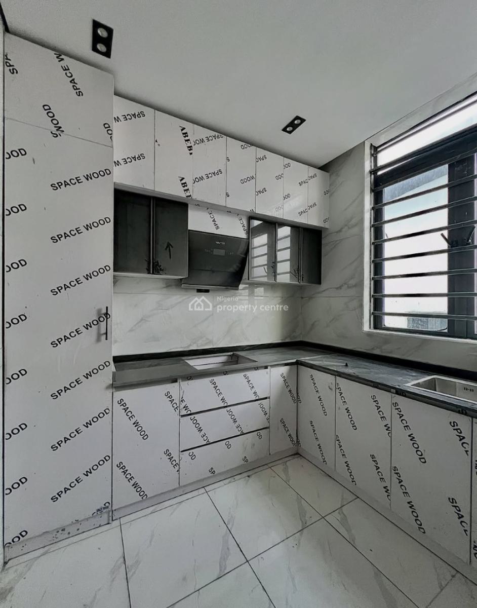 Spacious Fully Serviced 3 Bedroom Apartment, Ologolo, Lekki, Lagos, Block of Flats for Sale