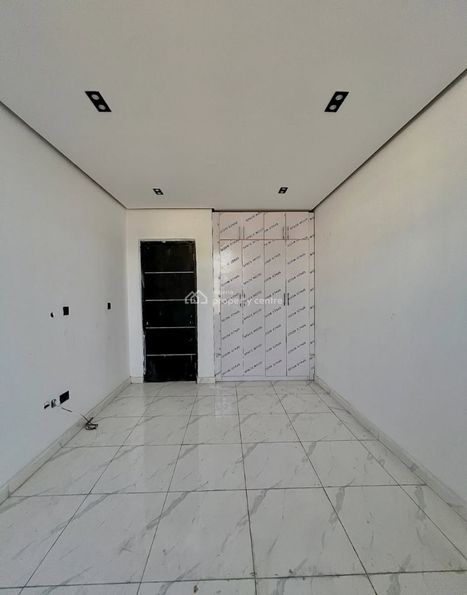 Spacious Fully Serviced 3 Bedroom Apartment, Ologolo, Lekki, Lagos, Block of Flats for Sale