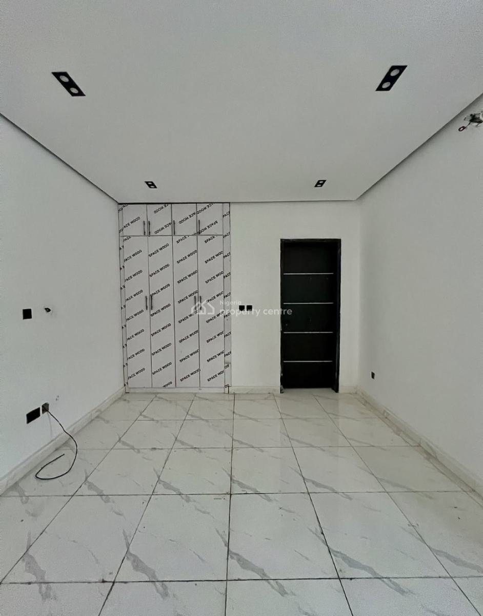 Spacious Fully Serviced 3 Bedroom Apartment, Ologolo, Lekki, Lagos, Block of Flats for Sale